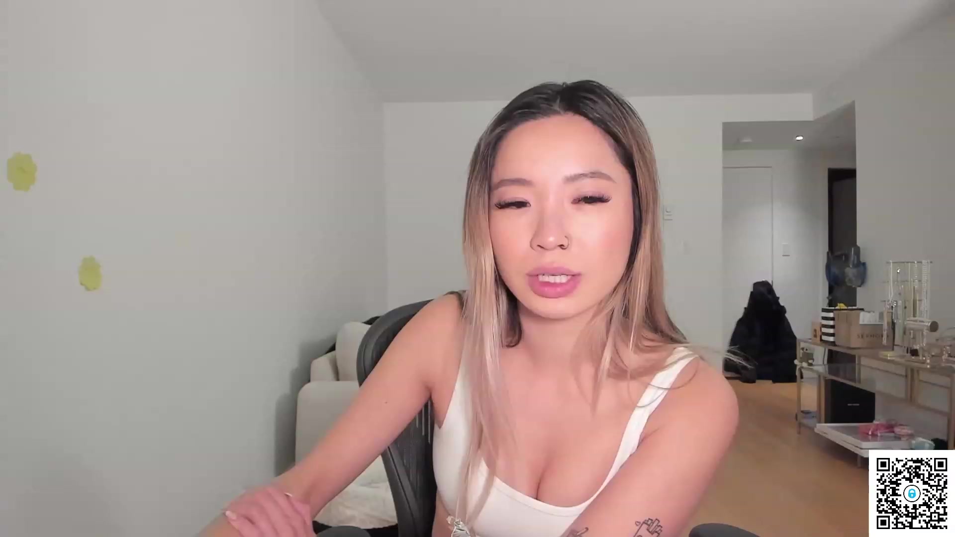 Gallery image thumbnail from bobaprincess's myfreecams stream on, 04/20/2023, 06:13 image 5 of 20