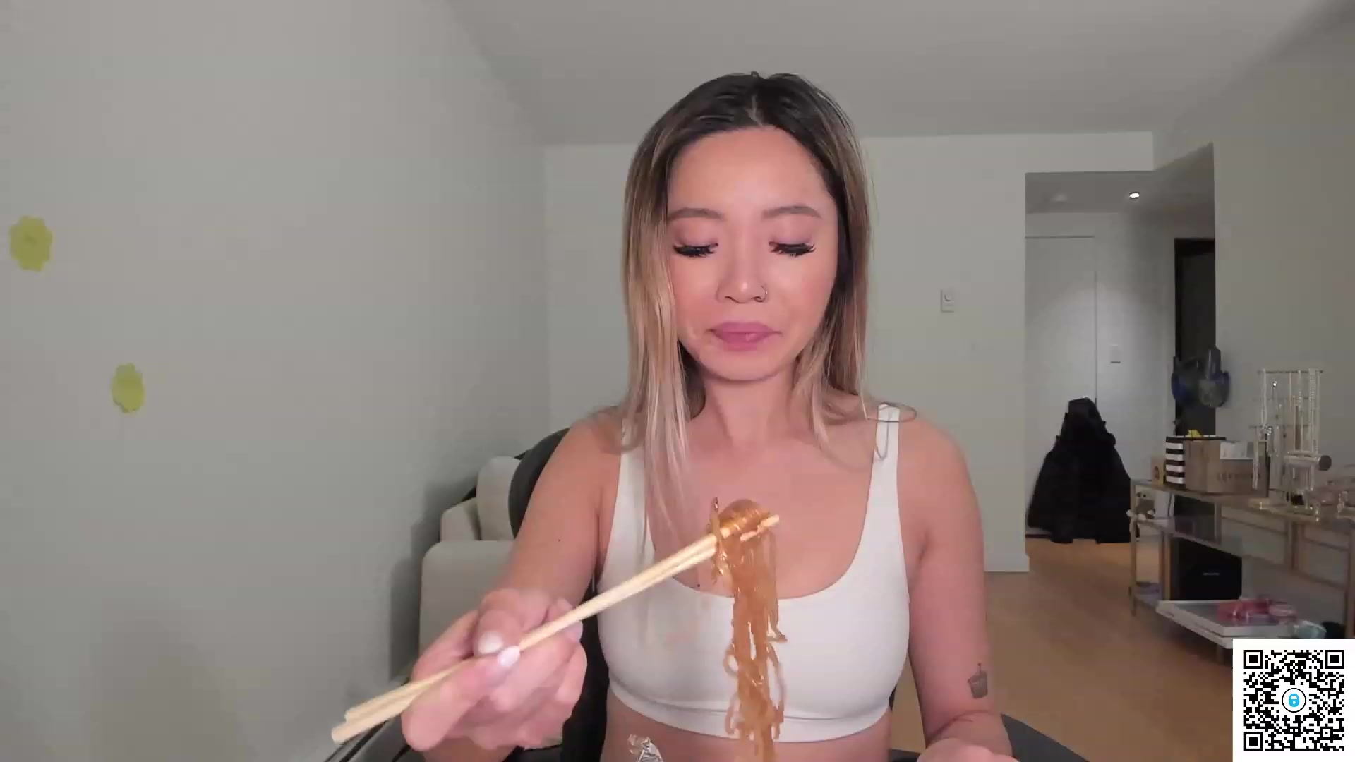 Gallery image thumbnail from bobaprincess's myfreecams stream on, 04/20/2023, 06:13 image 4 of 20
