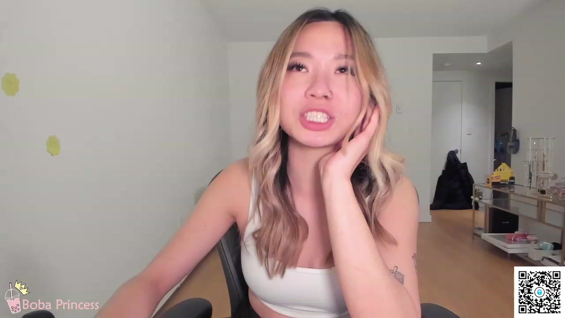 Gallery image thumbnail from bobaprincess's myfreecams stream on, 04/21/2023, 05:24 image 8 of 20