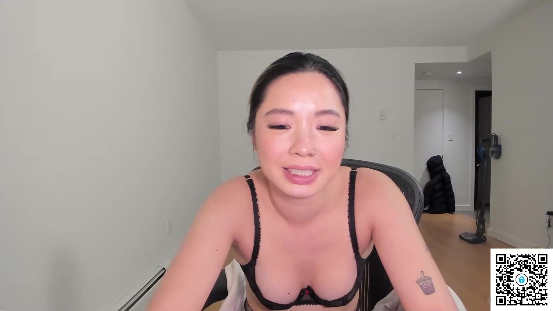 Gallery image thumbnail from bobaprincess's myfreecams stream on, 04/25/2023, 06:30 image 17 of 20