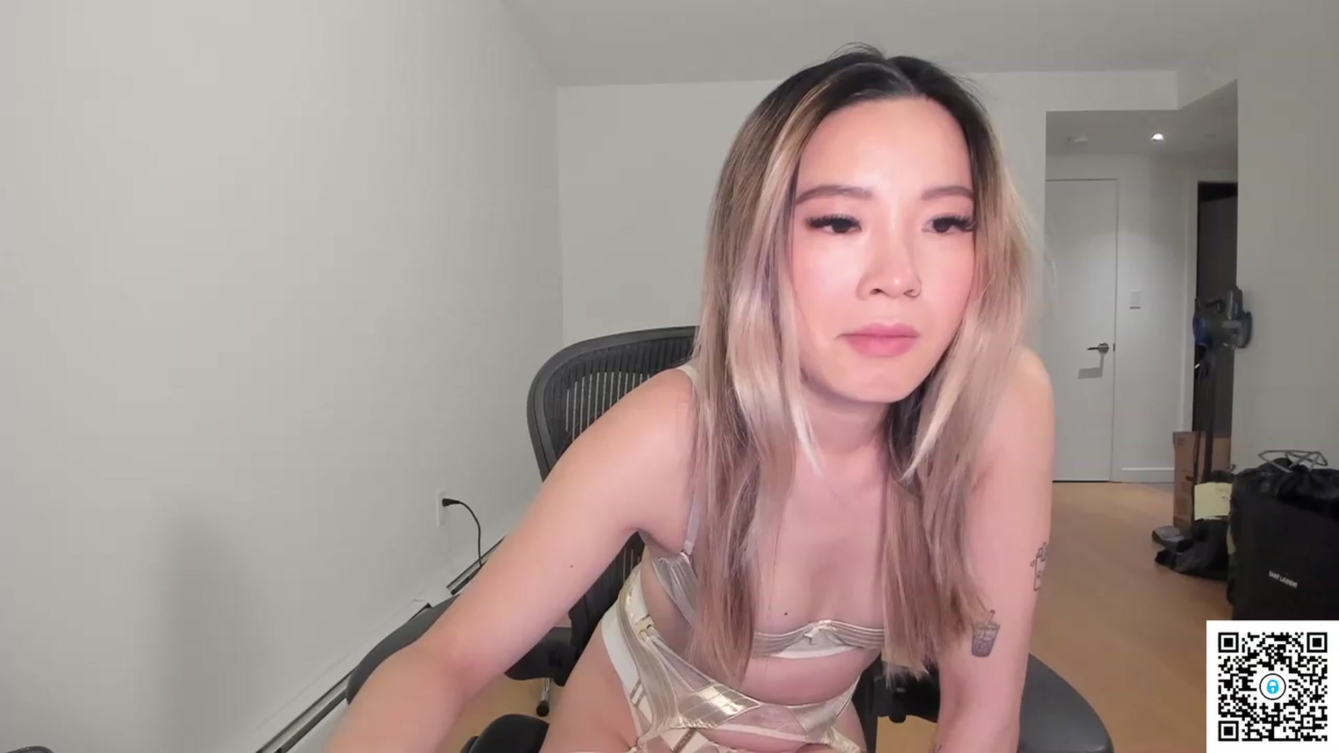 Gallery image thumbnail from bobaprincess's myfreecams stream on, 05/04/2023, 05:38 image 6 of 20
