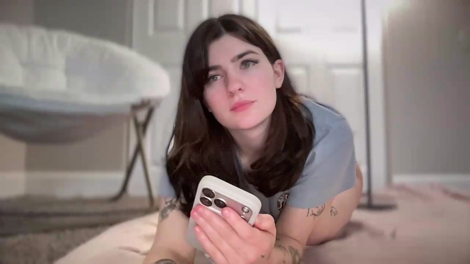 Gallery image thumbnail from bobatea1's myfreecams stream on, 05/22/2026, 15:33 image 9 of 20