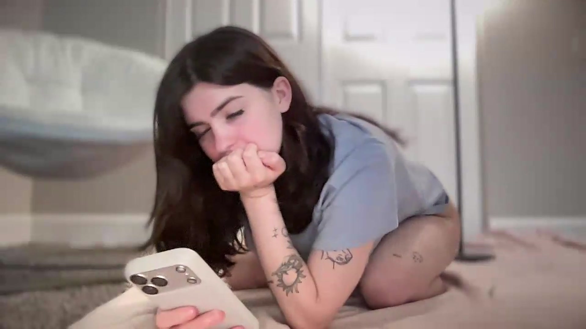 Gallery image thumbnail from bobatea1's myfreecams stream on, 05/22/2026, 15:33 image 5 of 20
