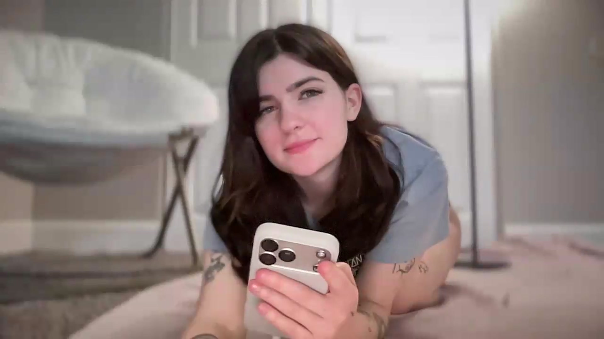Gallery image thumbnail from bobatea1's myfreecams stream on, 05/22/2026, 15:33 image 11 of 20