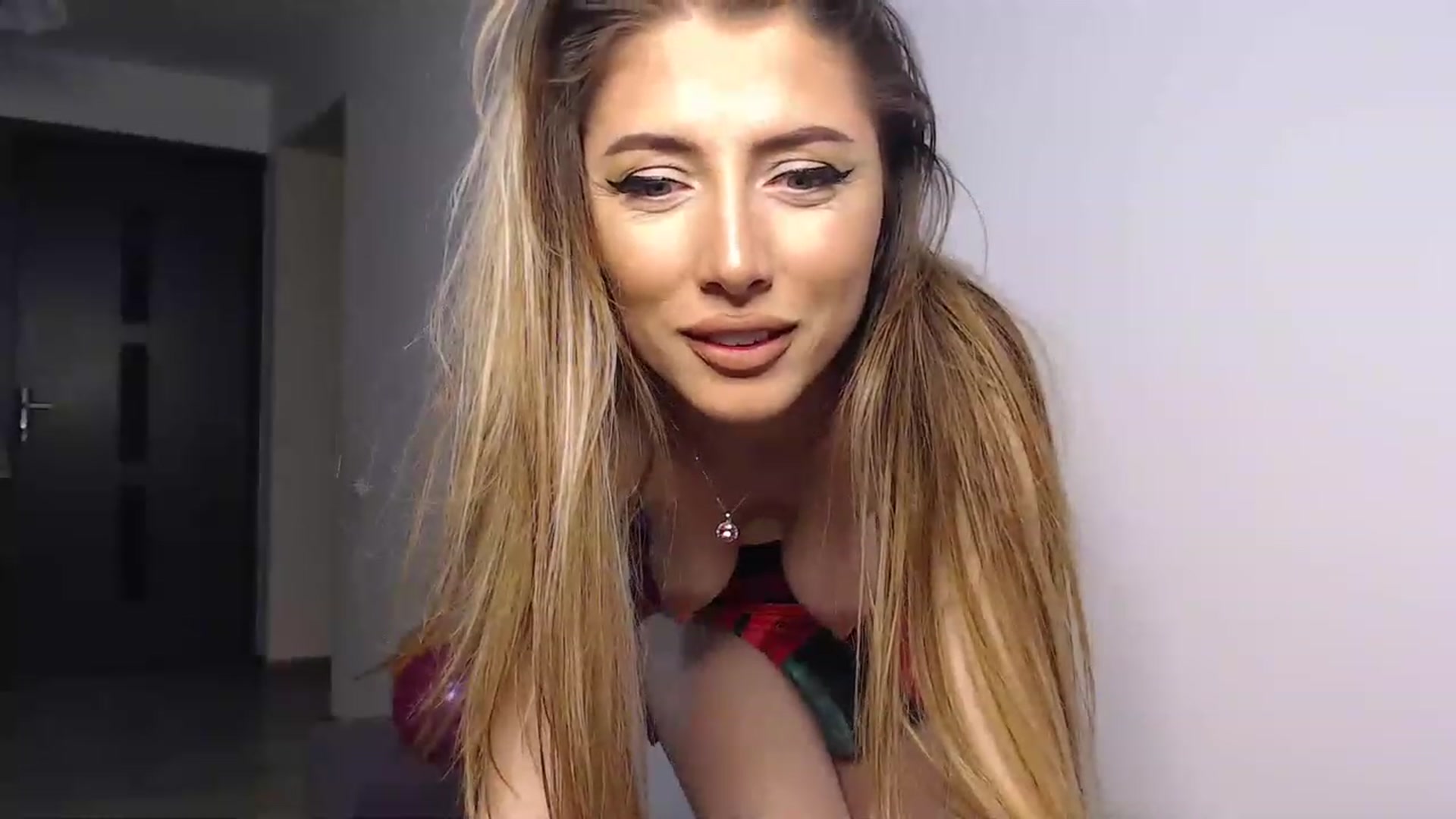 Gallery image thumbnail from bonnbon_'s myfreecams stream on, 02/13/2023, 21:53 image 6 of 20