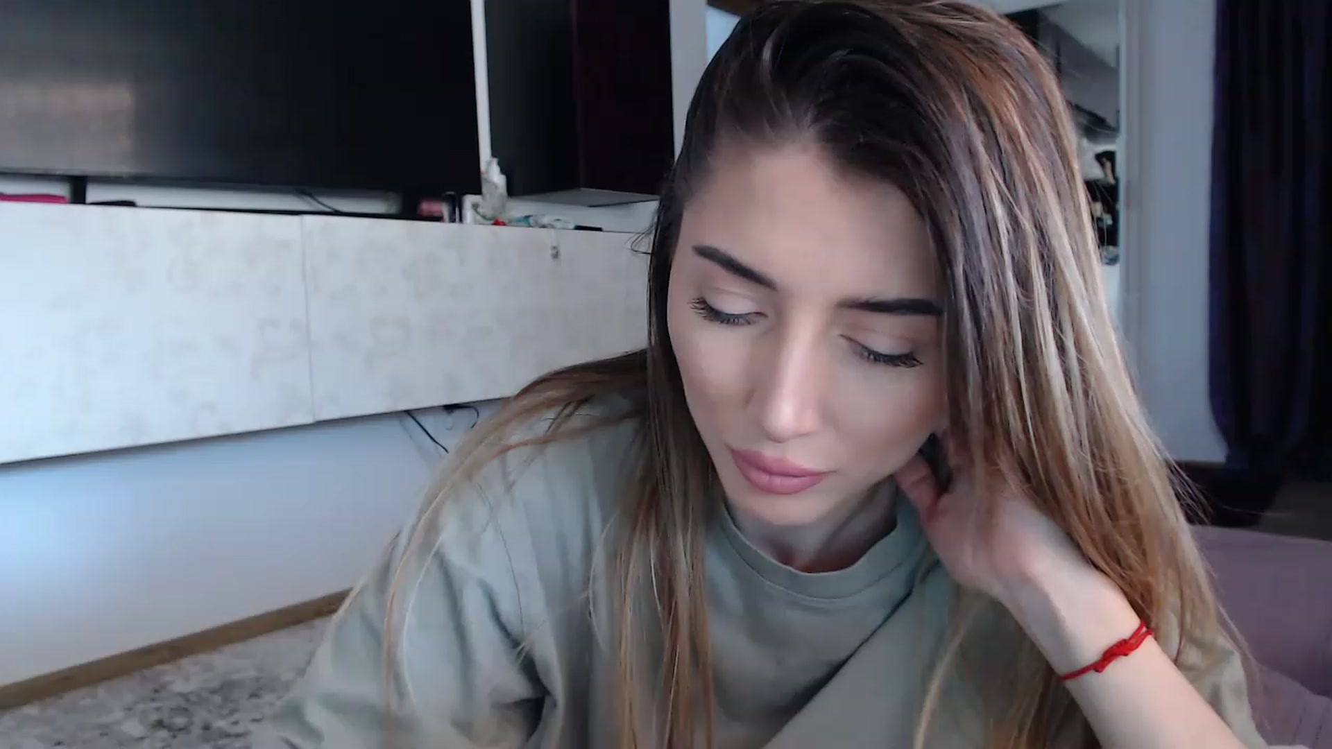 Gallery image thumbnail from bonnbon_'s myfreecams stream on, 03/14/2023, 11:50 image 19 of 20