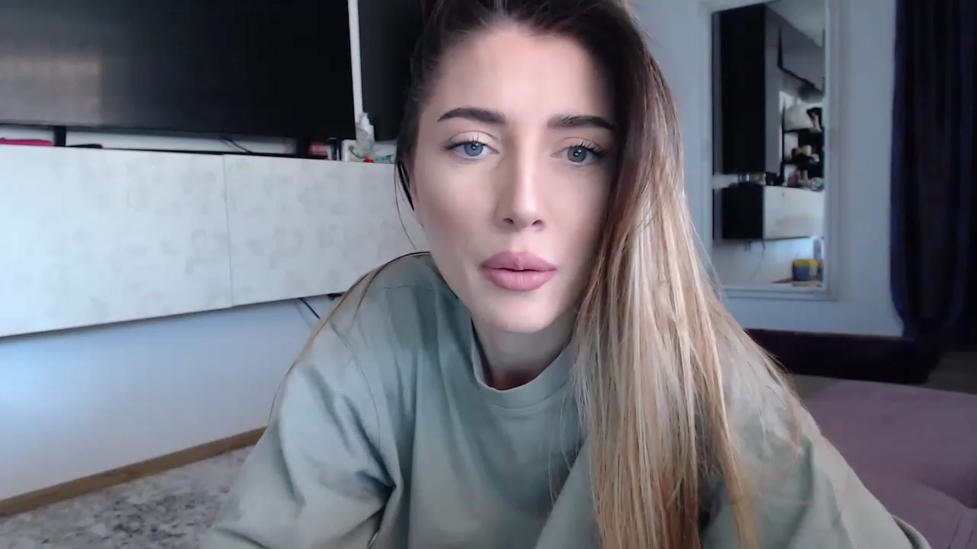Gallery image thumbnail from bonnbon_'s myfreecams stream on, 03/14/2023, 11:50 image 8 of 20