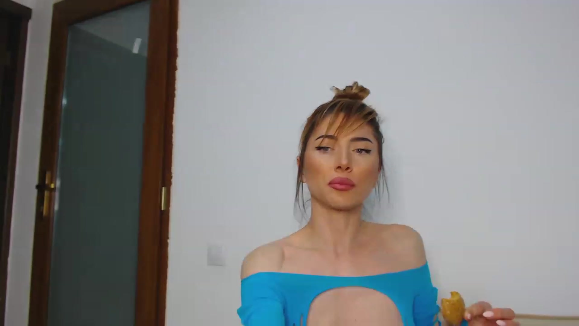 Gallery image thumbnail from bonnbon_'s myfreecams stream on, 04/13/2023, 20:19 image 14 of 20