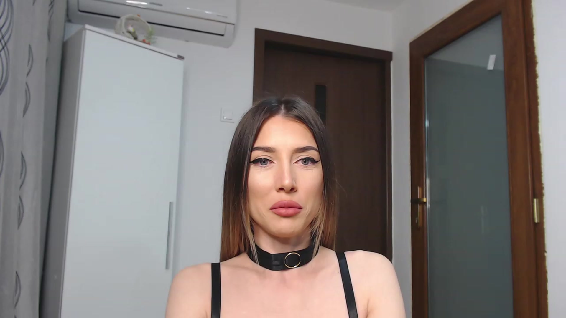 Gallery image thumbnail from bonnbon_'s myfreecams stream on, 04/25/2023, 19:24 image 3 of 20