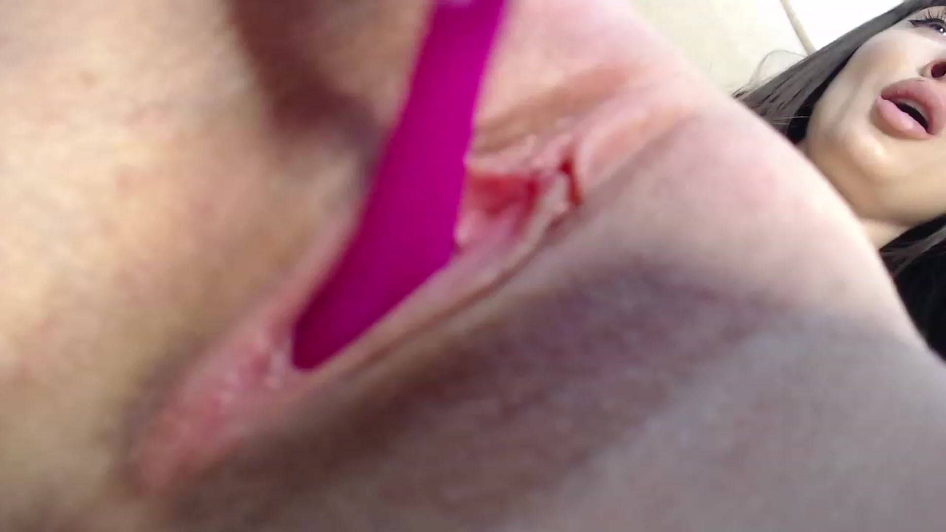 Gallery image thumbnail from bonnbon_'s myfreecams stream on, 05/18/2023, 21:42 image 7 of 20