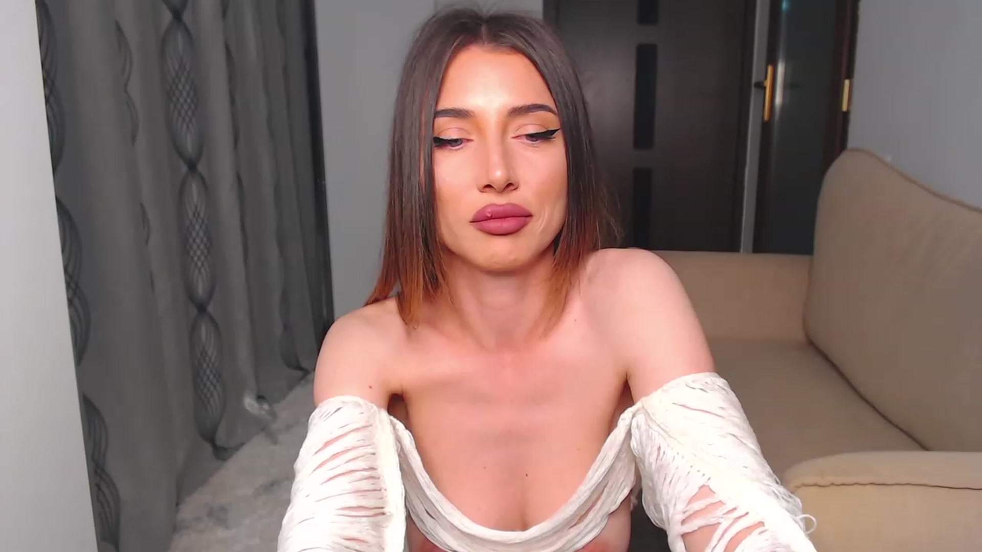 Gallery image thumbnail from bonnbon_'s myfreecams stream on, 06/29/2023, 21:39 image 14 of 20