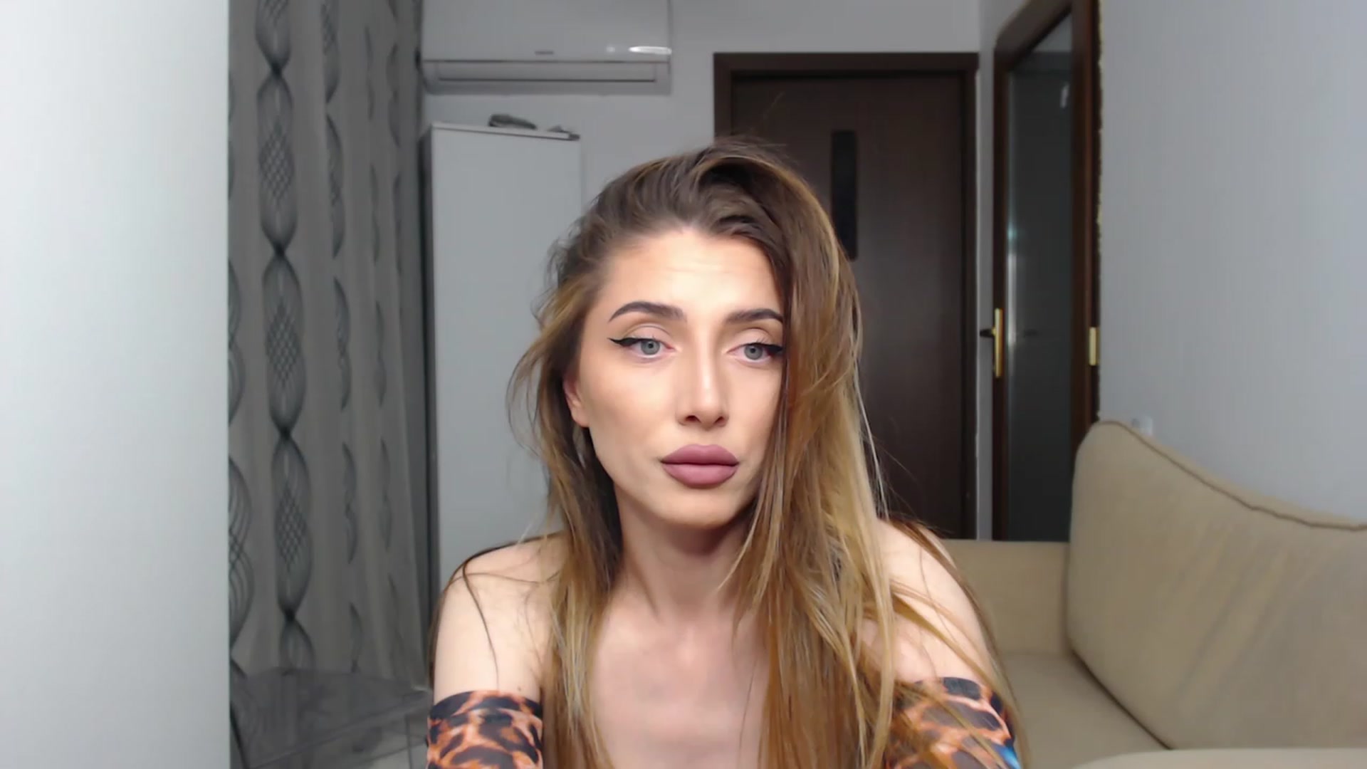 Gallery image thumbnail from bonnbon_'s myfreecams stream on, 08/11/2023, 21:46 image 6 of 20