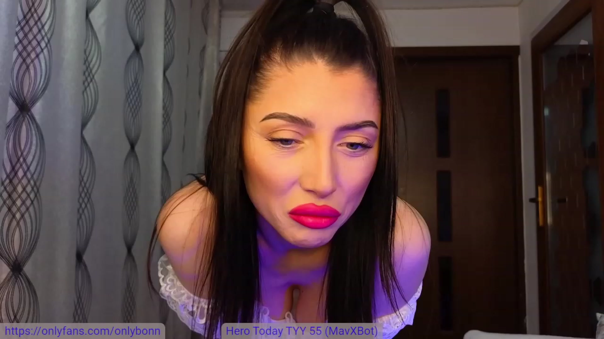 Gallery image thumbnail from bonnbon_'s myfreecams stream on, 01/29/2024, 21:21 image 3 of 20