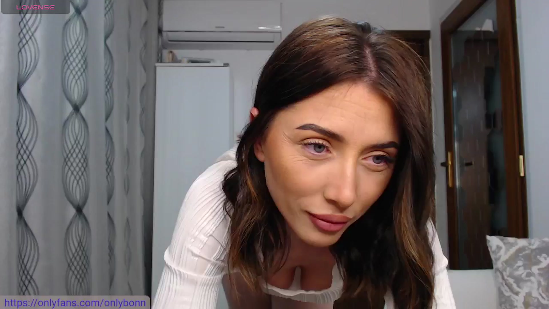 Gallery image thumbnail from bonnbon_'s myfreecams stream on, 05/19/2024, 19:54 image 5 of 20