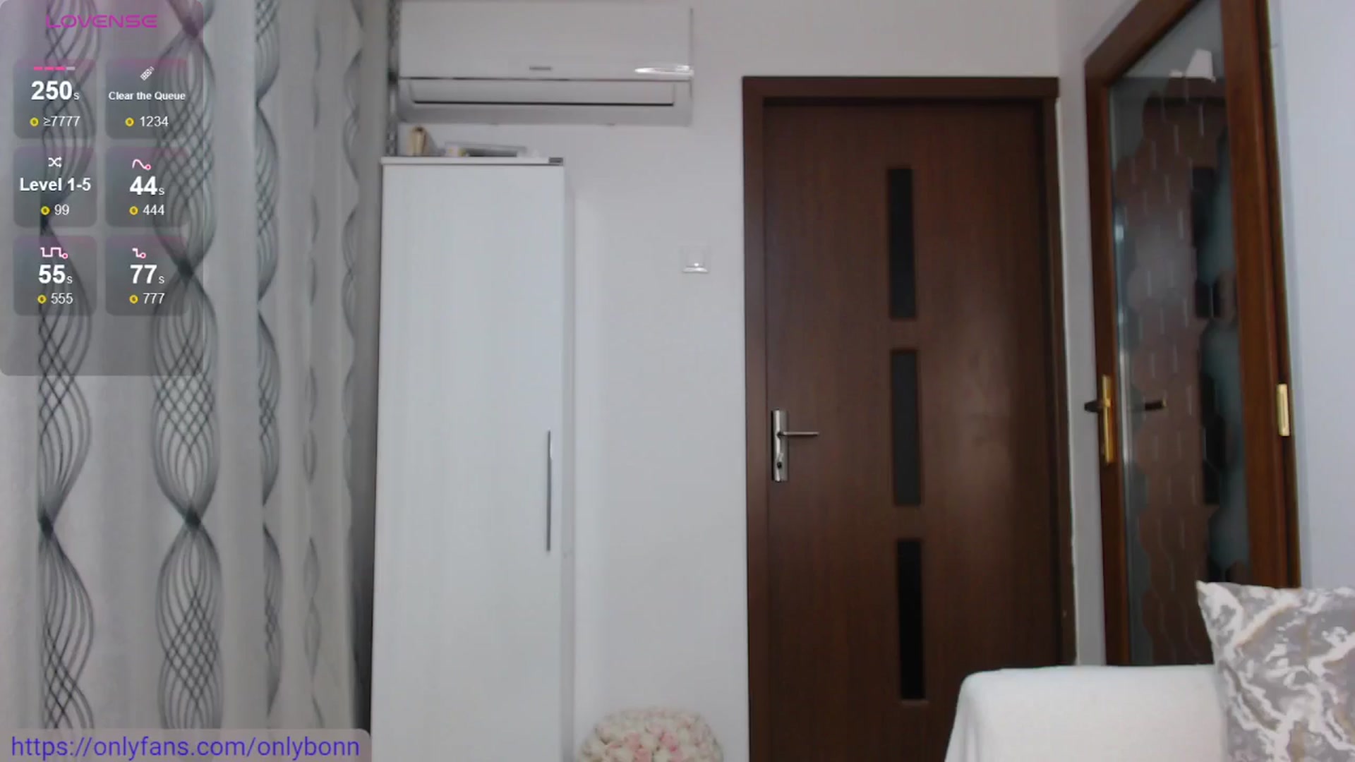 Gallery image thumbnail from bonnbon_'s myfreecams stream on, 05/19/2024, 19:54 image 14 of 20