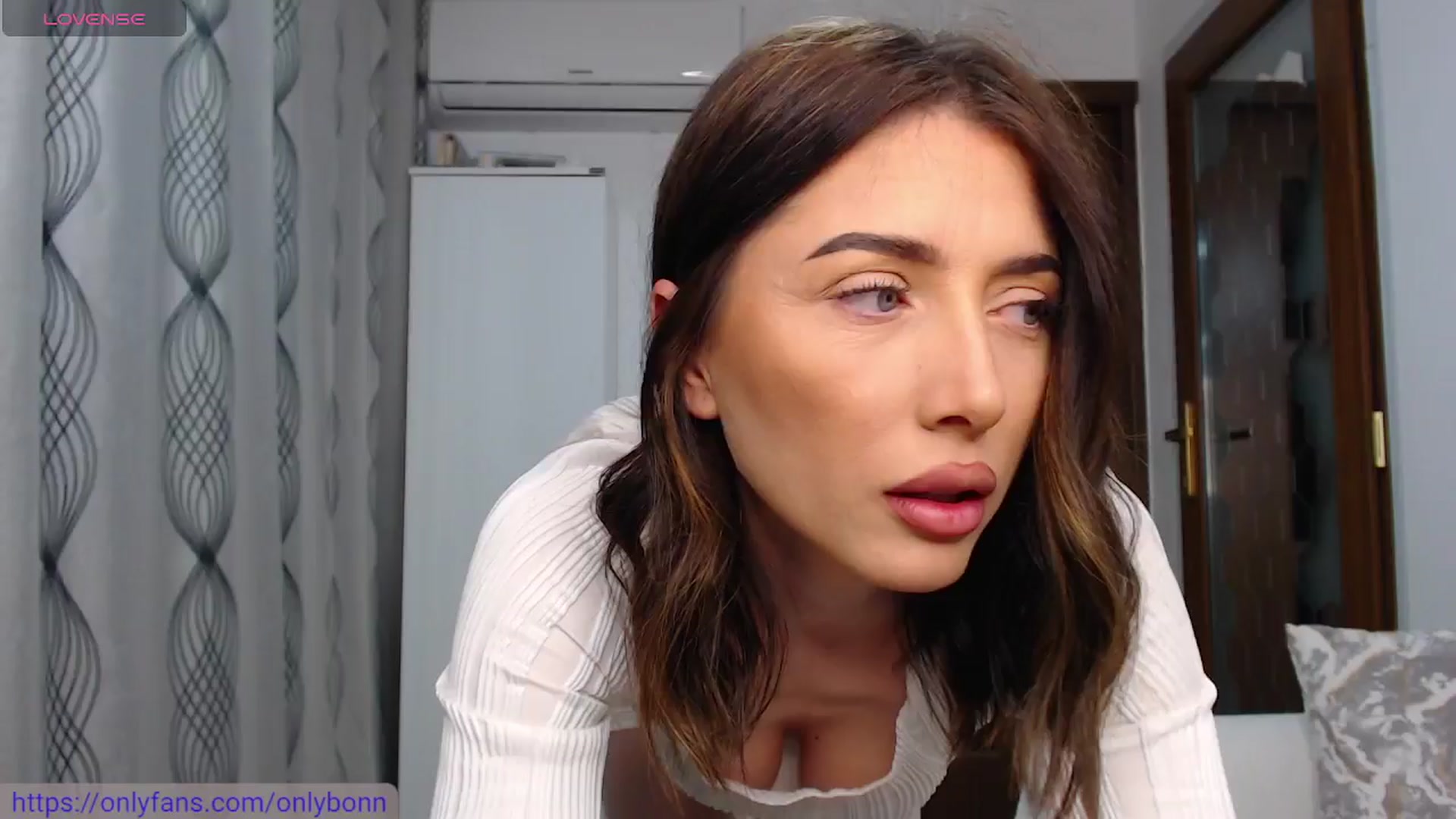 Gallery image thumbnail from bonnbon_'s myfreecams stream on, 05/19/2024, 19:54 image 7 of 20
