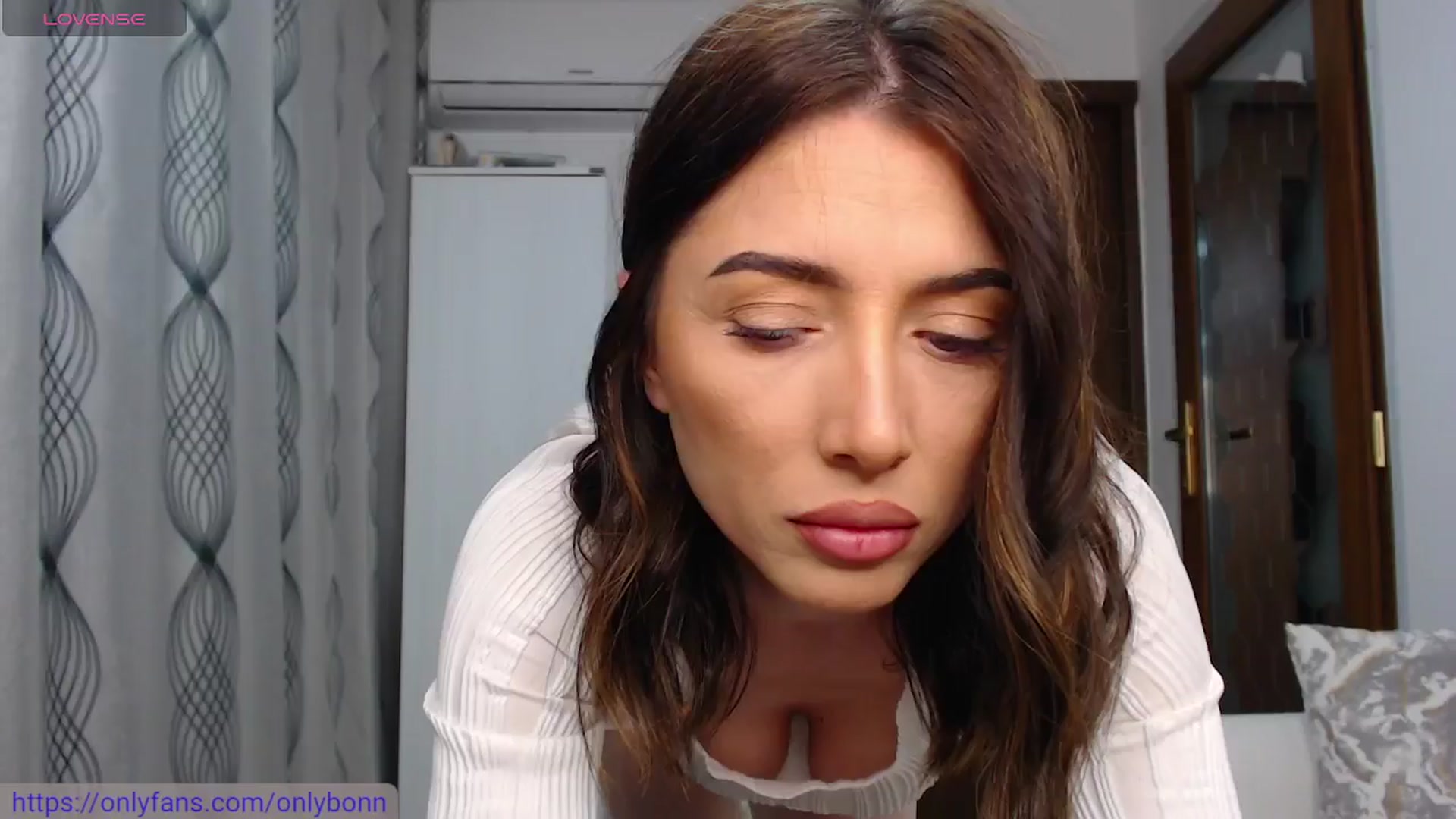 Gallery image thumbnail from bonnbon_'s myfreecams stream on, 05/19/2024, 19:54 image 6 of 20