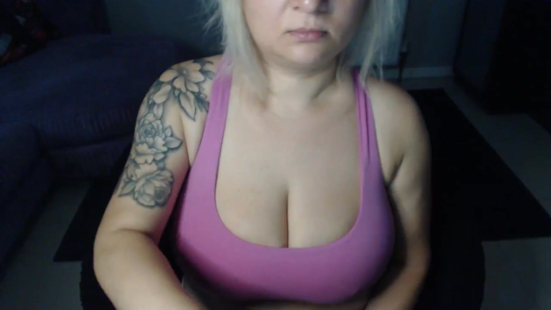 Gallery image thumbnail from boobarella88's myfreecams stream on, 10/05/2025, 11:47 image 15 of 20