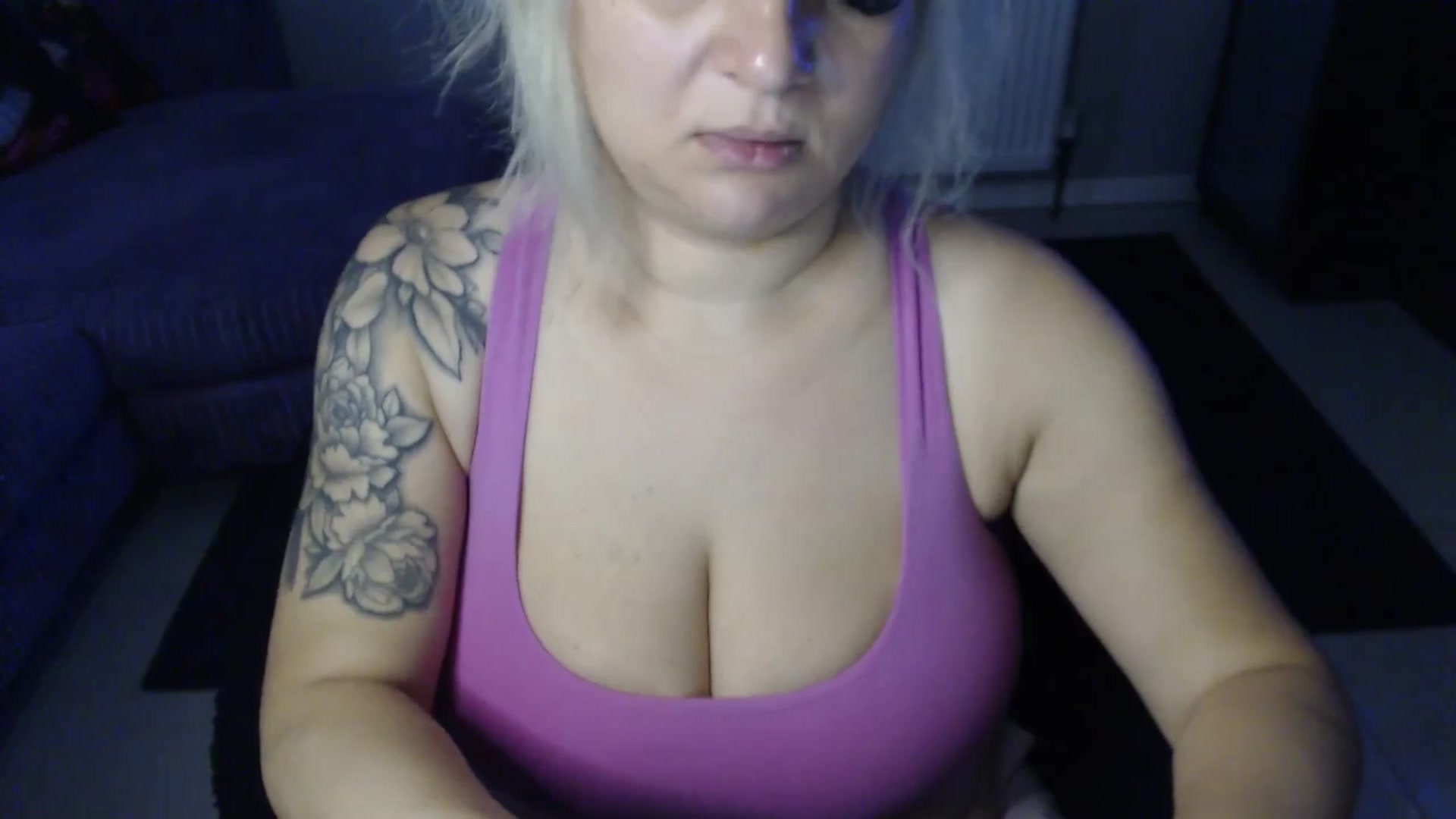 Gallery image thumbnail from boobarella88's myfreecams stream on, 10/05/2025, 11:47 image 14 of 20