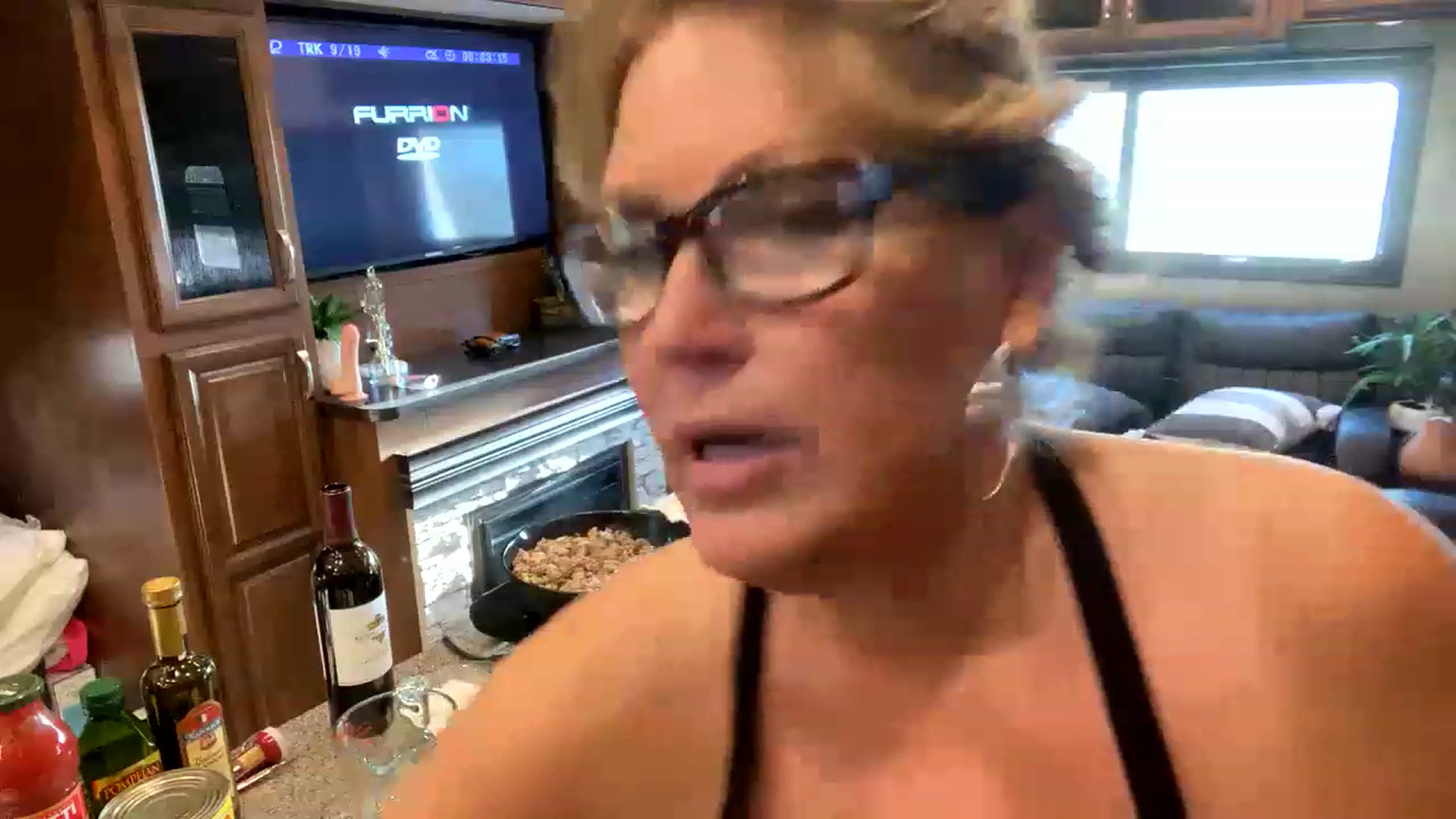 Gallery image thumbnail from boringmom's myfreecams stream on, 11/15/2022, 24:58 image 4 of 20