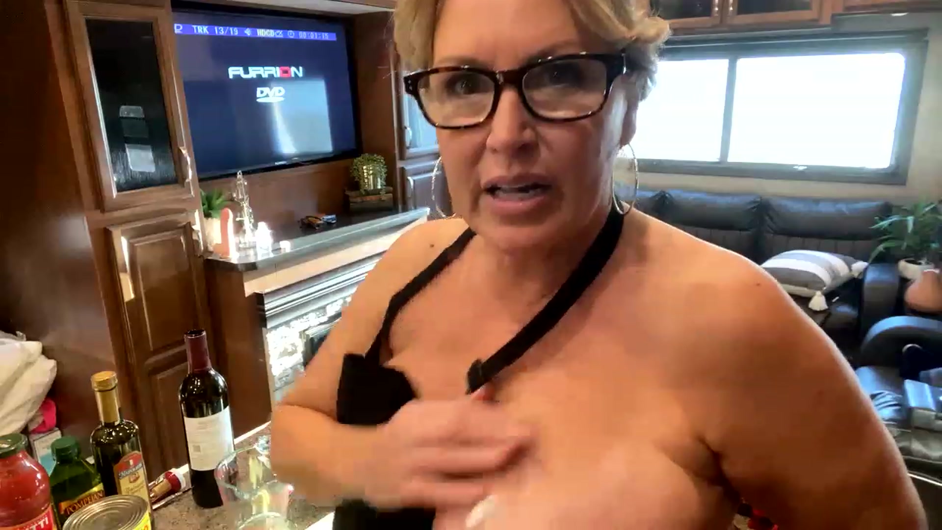 Gallery image thumbnail from boringmom's myfreecams stream on, 11/15/2022, 24:58 image 6 of 20