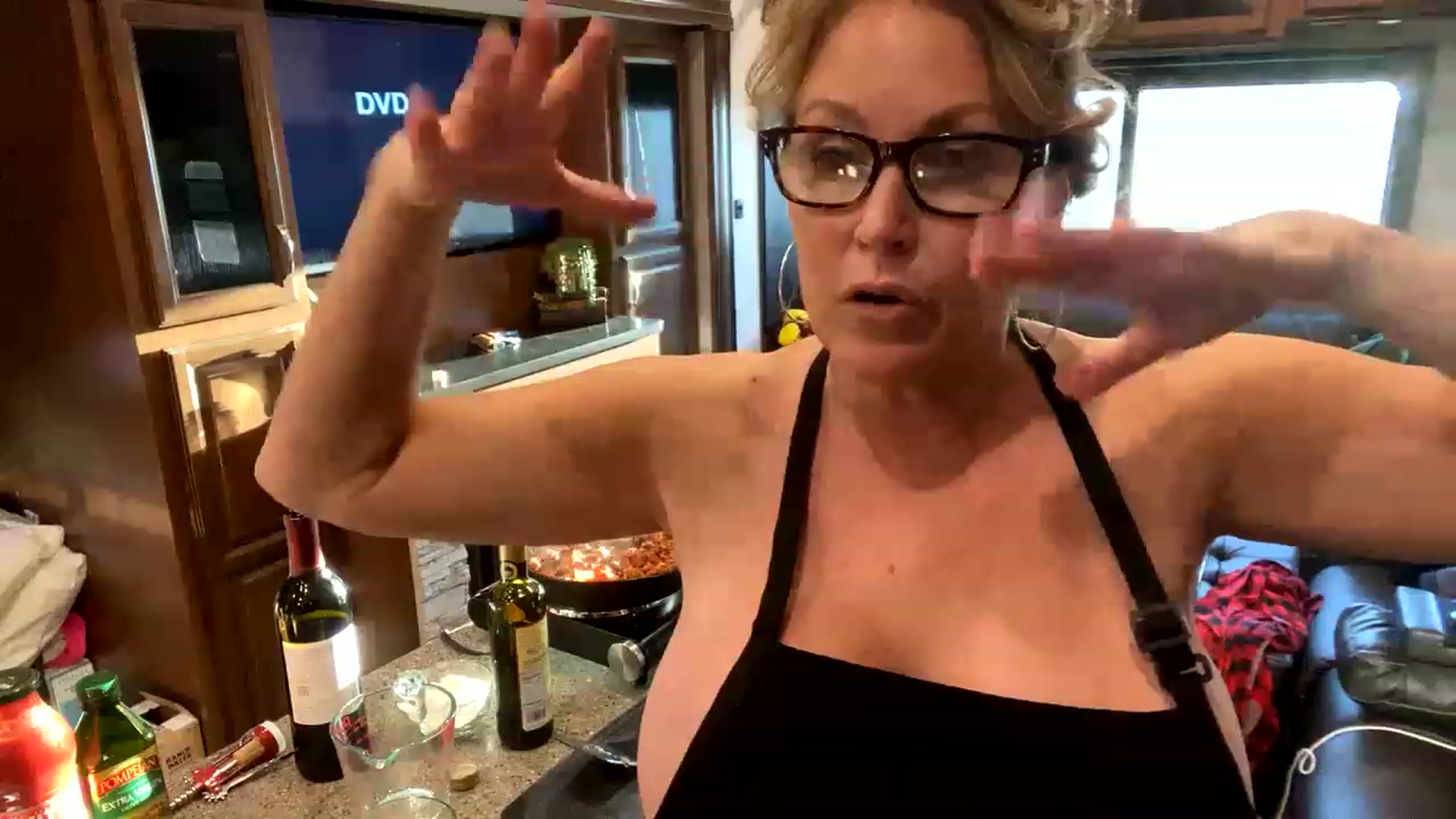 Gallery image thumbnail from boringmom's myfreecams stream on, 11/15/2022, 24:58 image 10 of 20