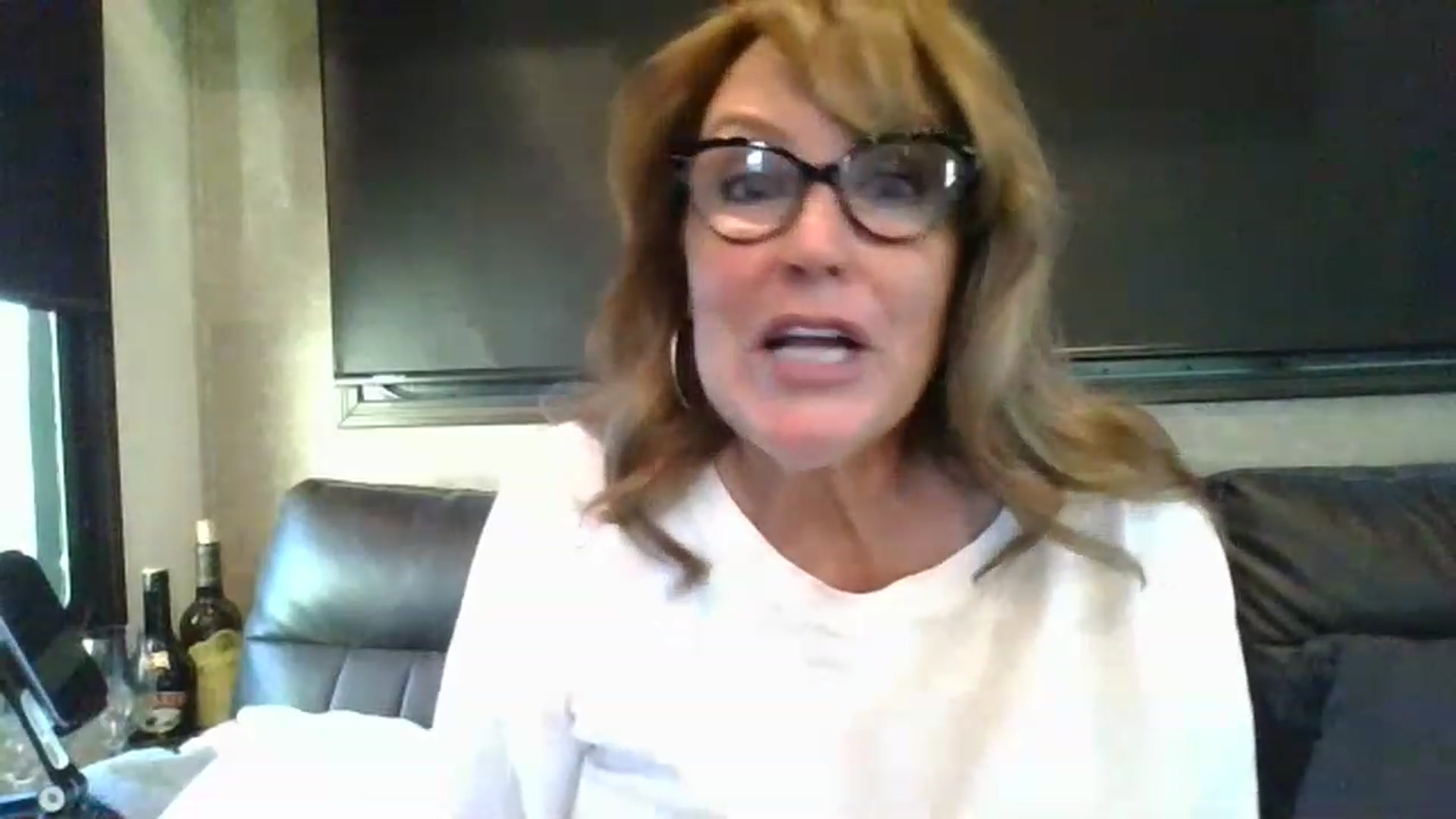Gallery image thumbnail from boringmom's myfreecams stream on, 11/15/2022, 23:49 image 10 of 20