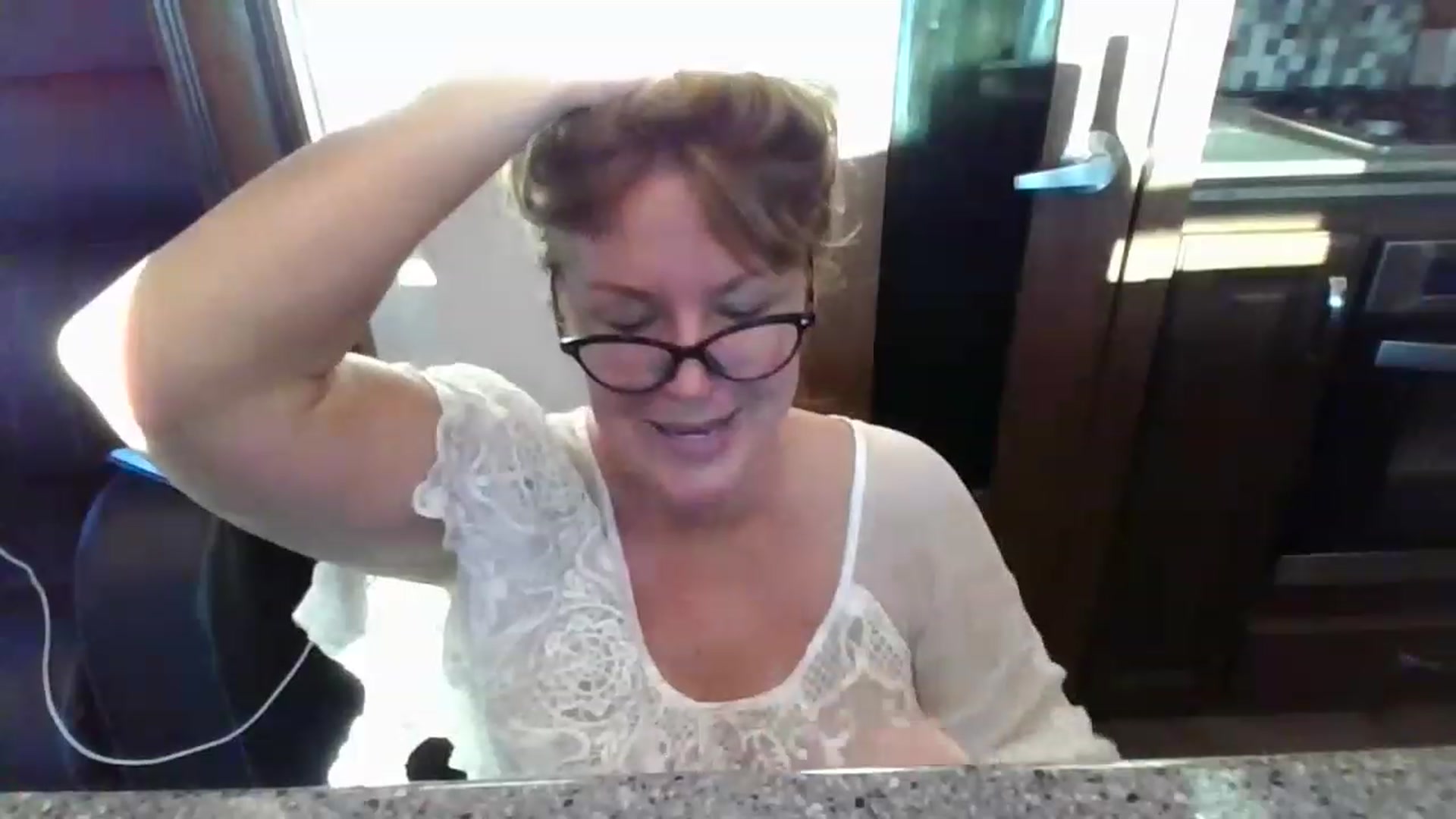 Gallery image thumbnail from boringmom's myfreecams stream on, 11/16/2022, 16:14 image 14 of 20