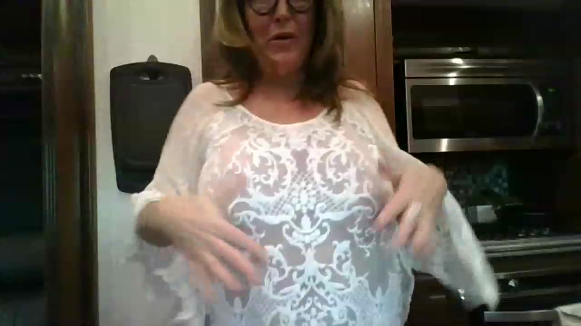 Gallery image thumbnail from boringmom's myfreecams stream on, 11/16/2022, 16:14 image 3 of 20
