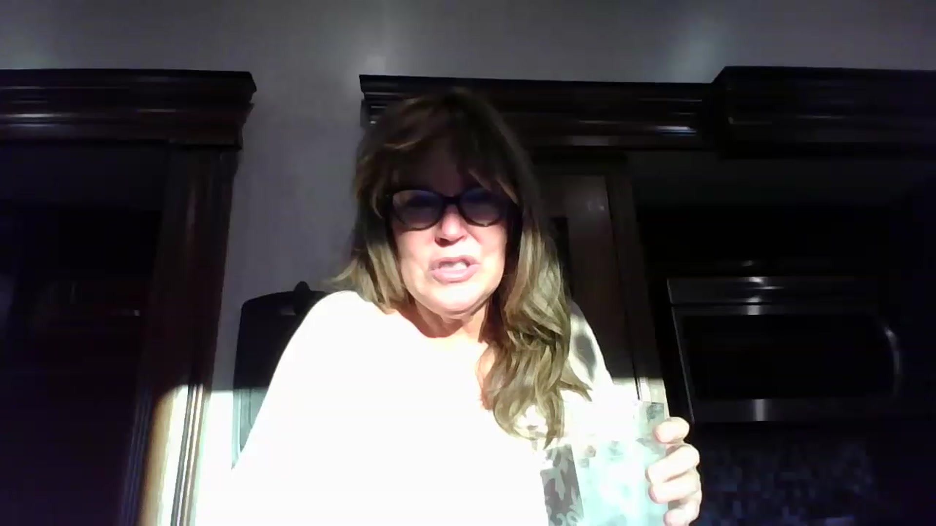 Gallery image thumbnail from boringmom's myfreecams stream on, 11/16/2022, 16:14 image 10 of 20