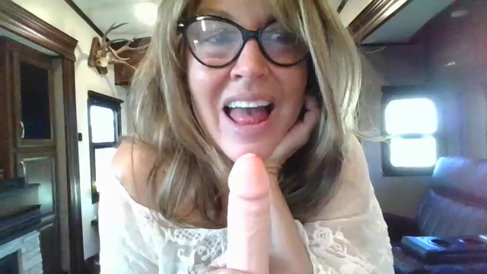 Gallery image thumbnail from boringmom's myfreecams stream on, 11/16/2022, 16:52 image 11 of 20