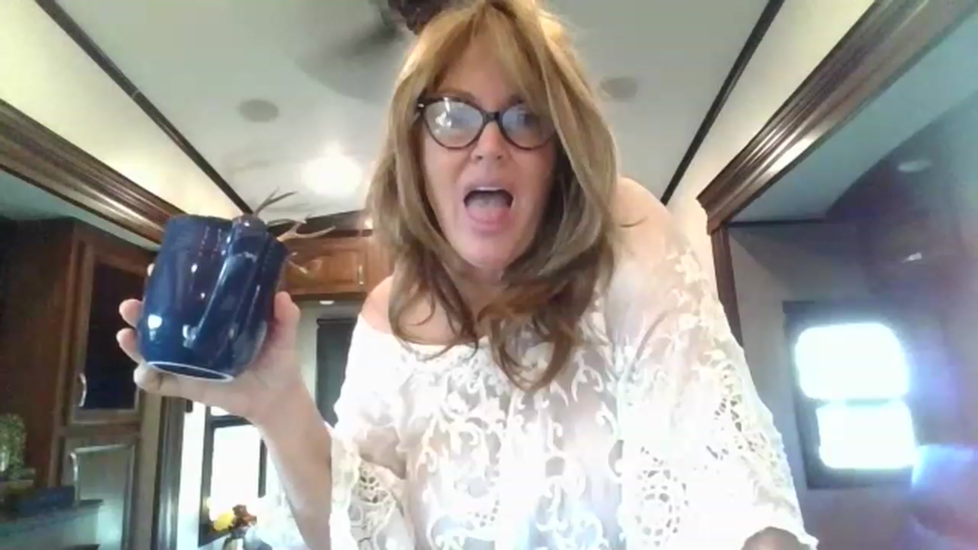 Gallery image thumbnail from boringmom's myfreecams stream on, 11/16/2022, 16:52 image 9 of 20
