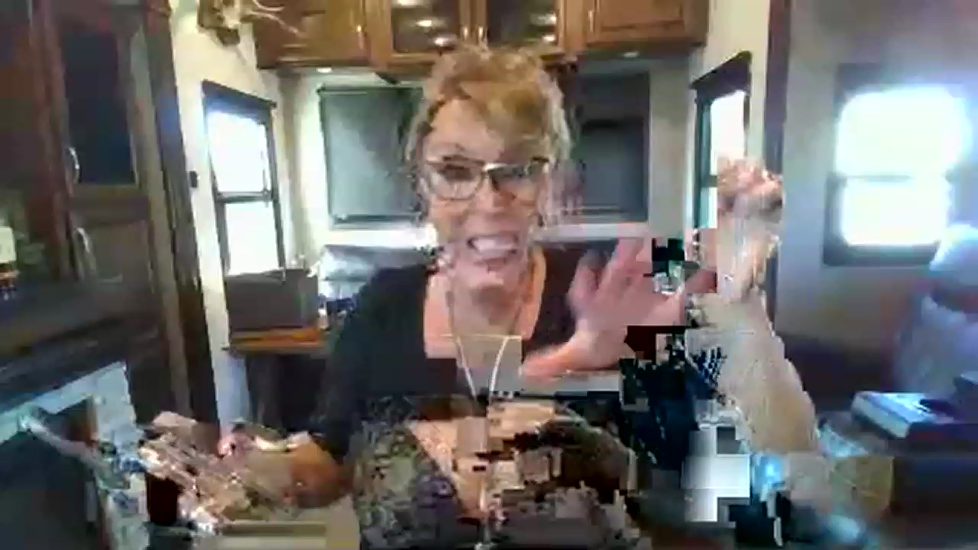 Gallery image thumbnail from boringmom's myfreecams stream on, 11/16/2022, 19:36 image 6 of 20