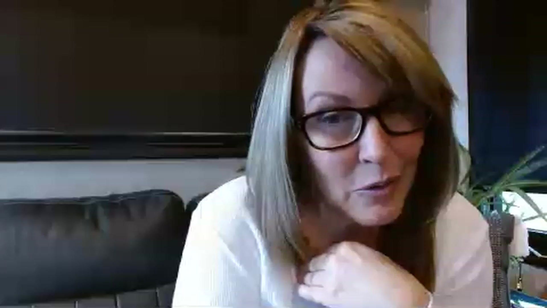 Gallery image thumbnail from boringmom's myfreecams stream on, 12/06/2022, 19:03 image 16 of 20