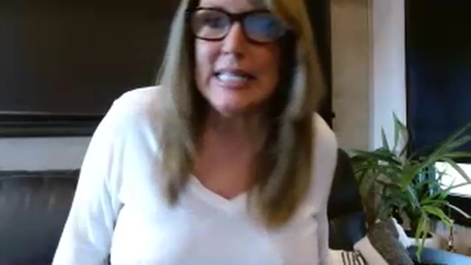 Gallery image thumbnail from boringmom's myfreecams stream on, 12/06/2022, 19:03 image 8 of 20