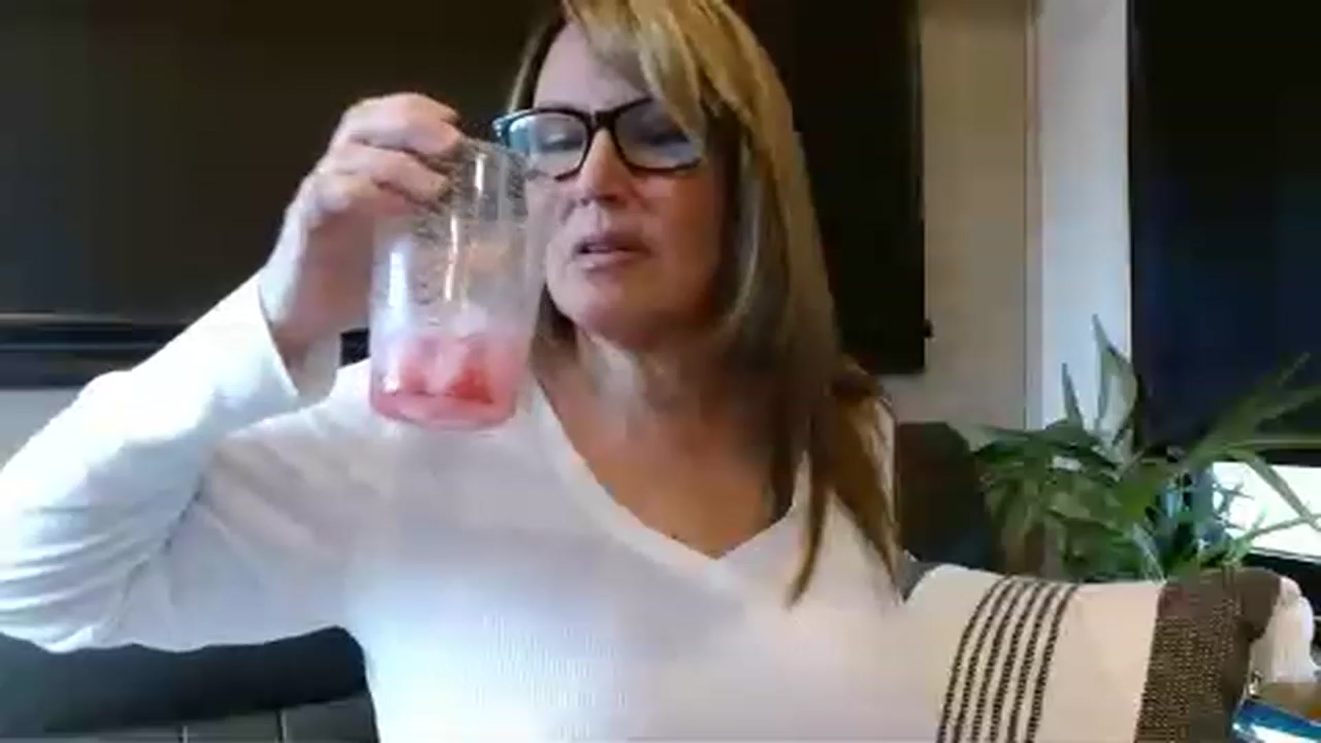 Gallery image thumbnail from boringmom's myfreecams stream on, 12/06/2022, 19:03 image 20 of 20