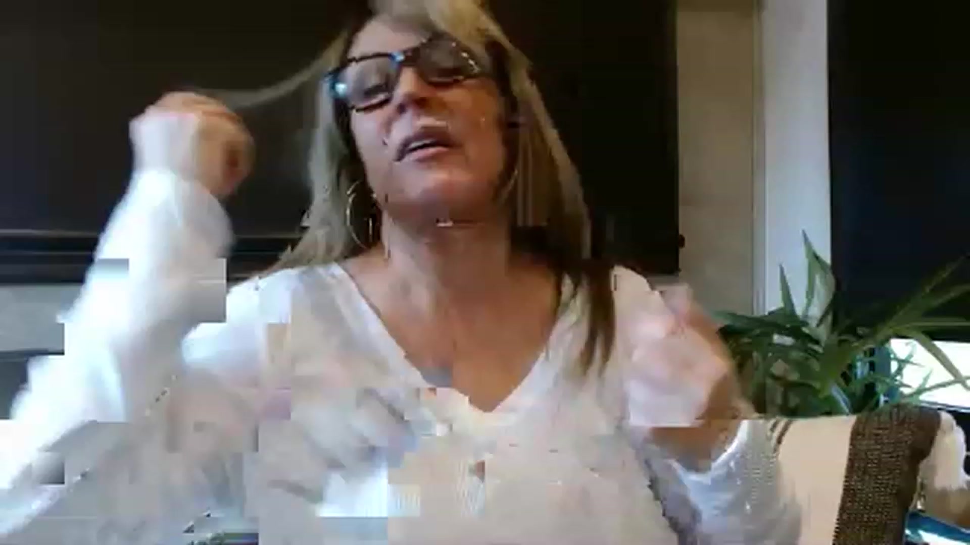 Gallery image thumbnail from boringmom's myfreecams stream on, 12/06/2022, 19:03 image 18 of 20