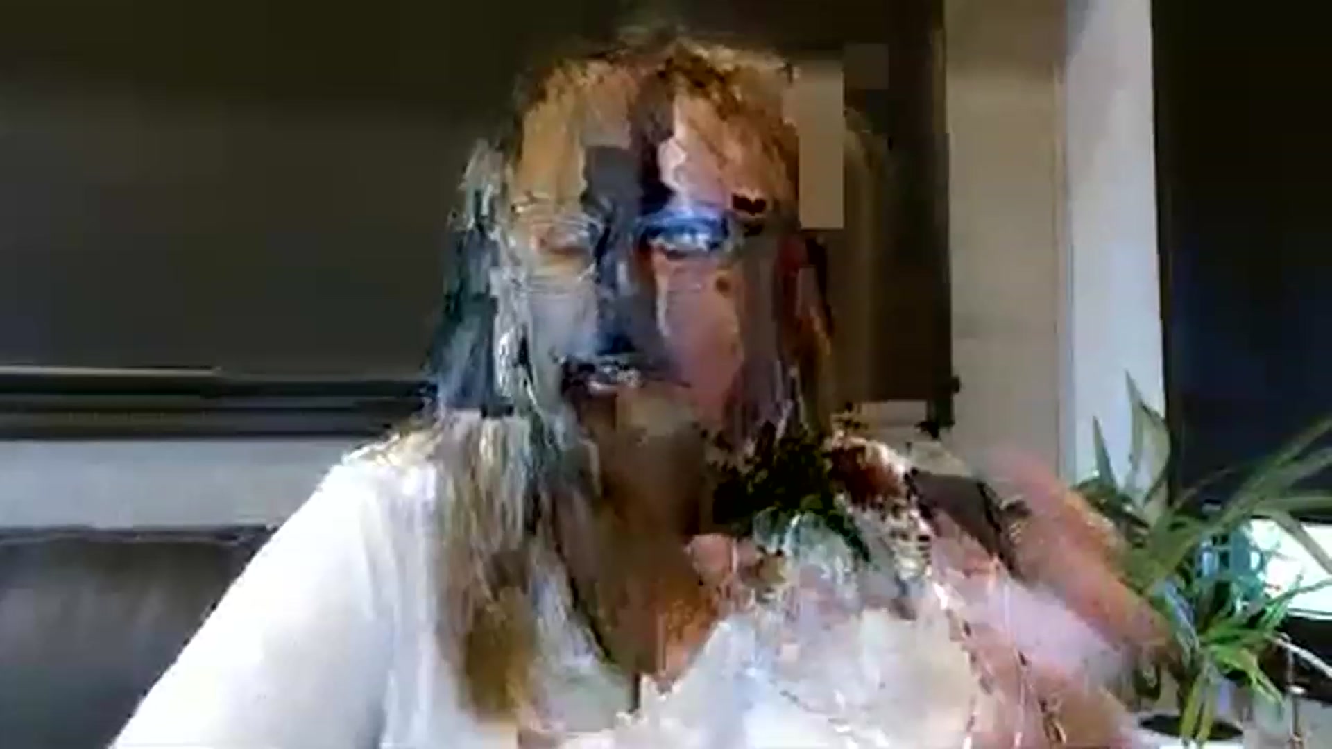 Gallery image thumbnail from boringmom's myfreecams stream on, 12/06/2022, 20:51 image 17 of 20
