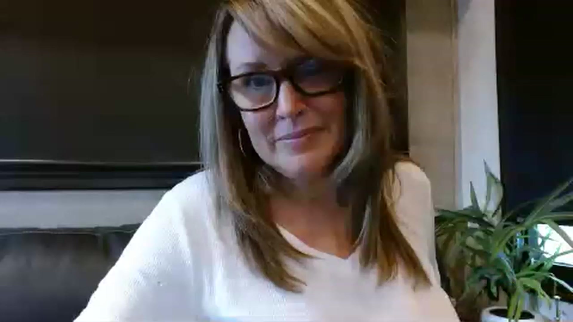 Gallery image thumbnail from boringmom's myfreecams stream on, 12/06/2022, 21:04 image 7 of 20