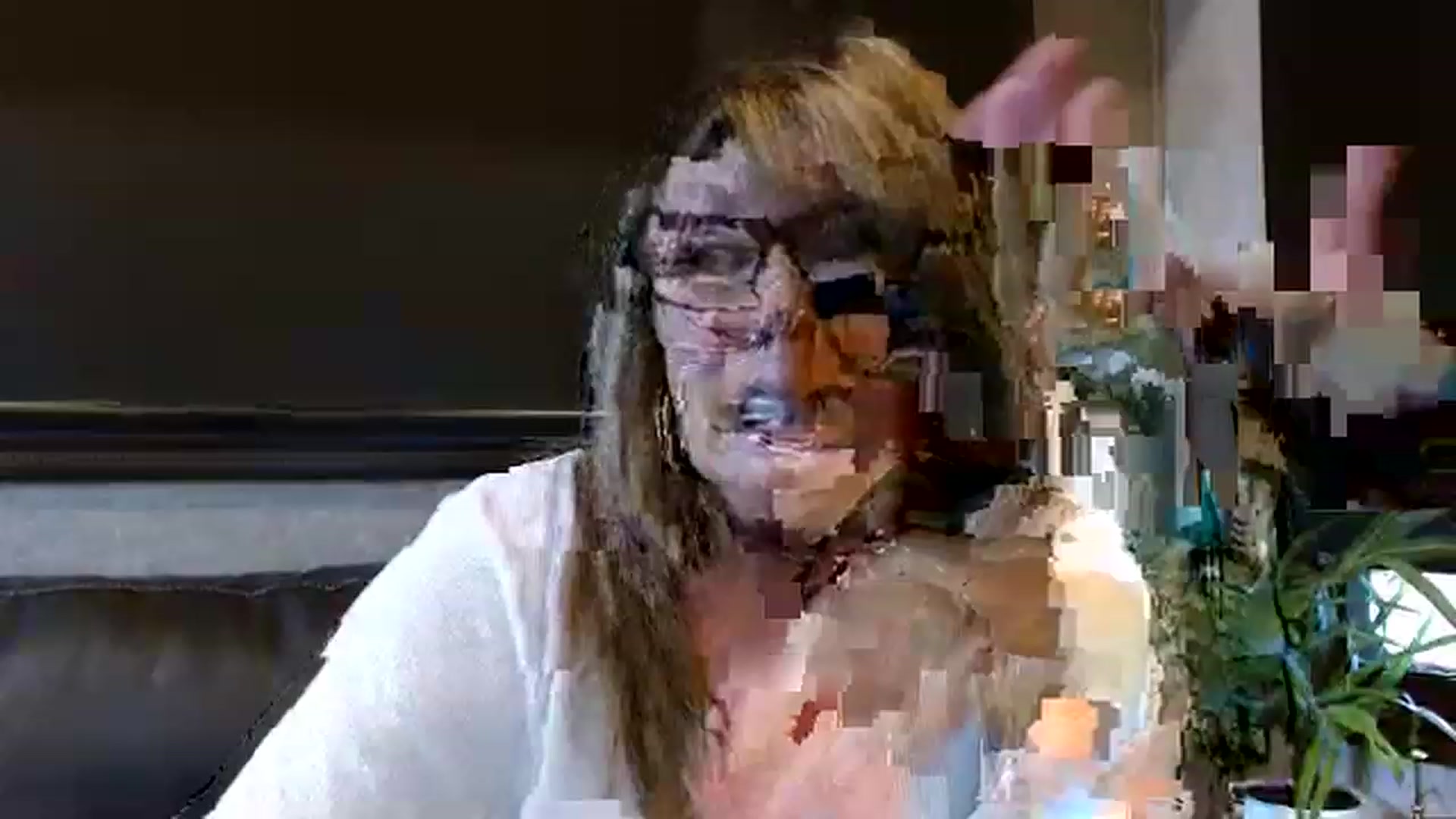 Gallery image thumbnail from boringmom's myfreecams stream on, 12/06/2022, 21:04 image 1 of 20