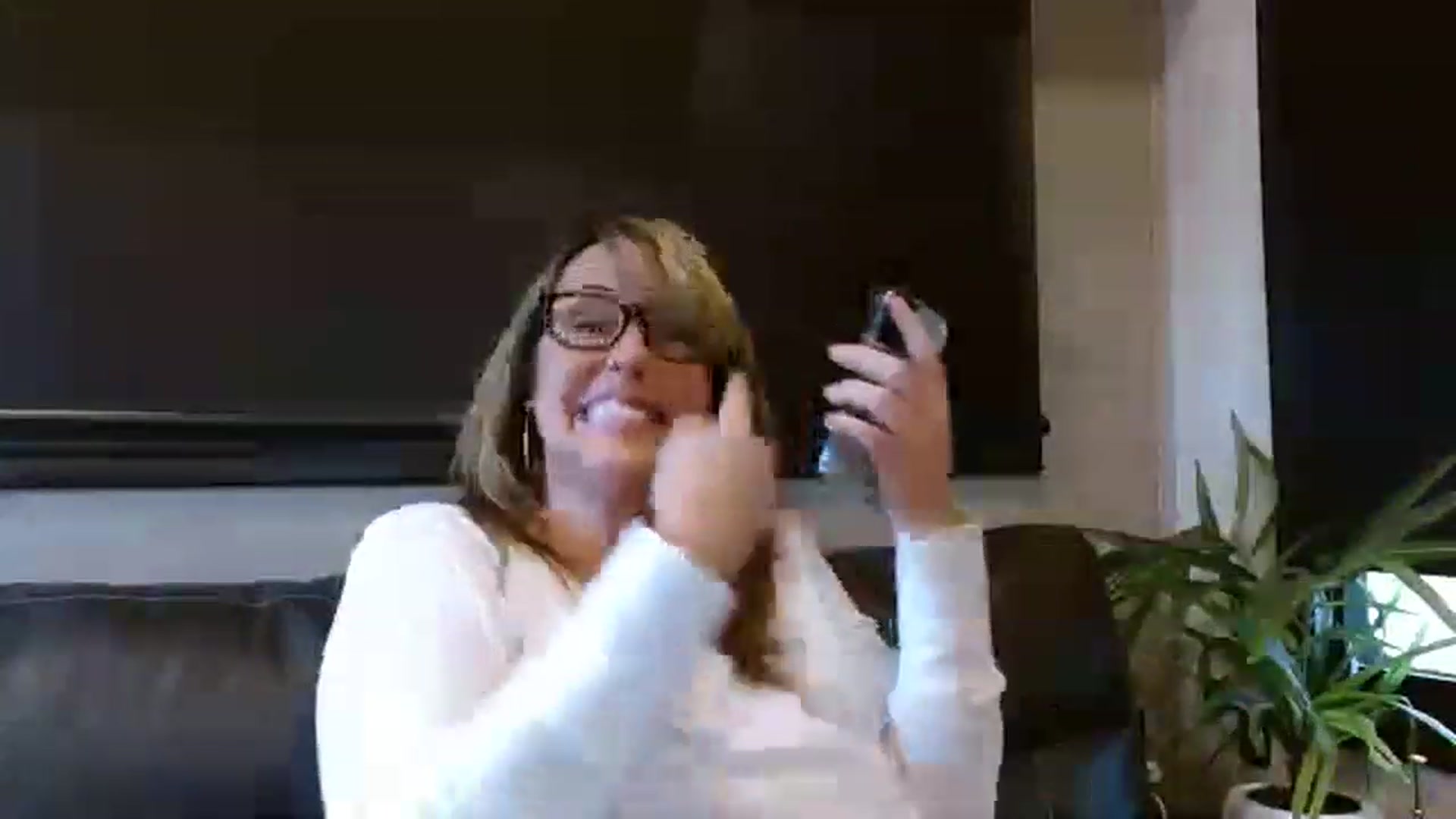 Gallery image thumbnail from boringmom's myfreecams stream on, 12/06/2022, 21:04 image 16 of 20