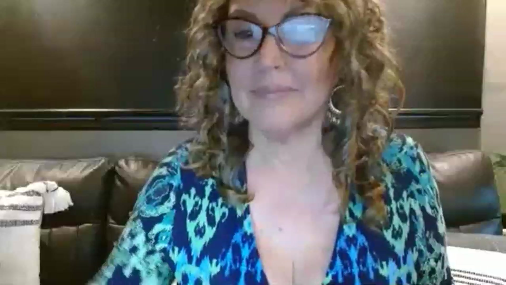 Gallery image thumbnail from boringmom's myfreecams stream on, 12/07/2022, 18:43 image 16 of 20
