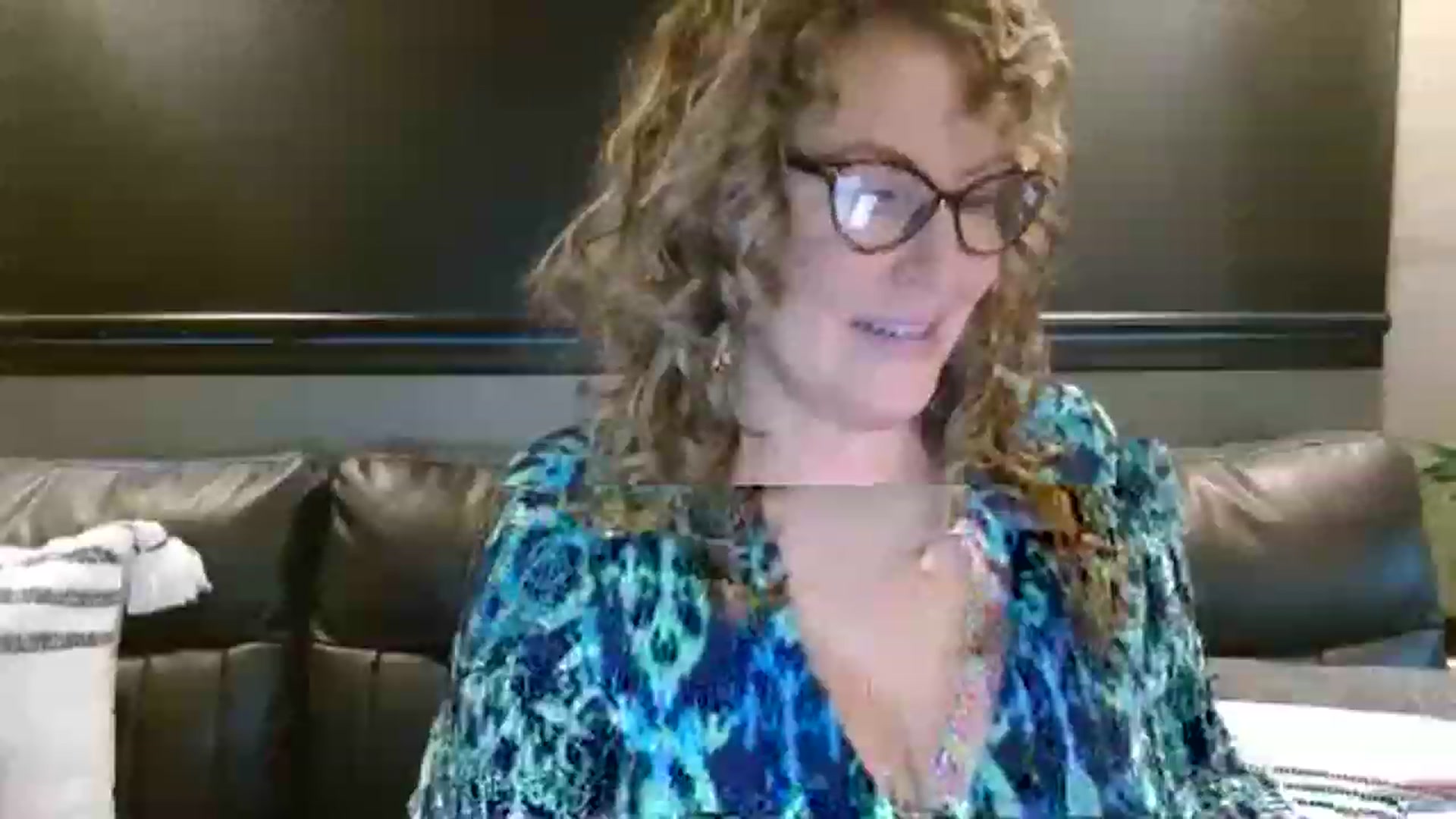 Gallery image thumbnail from boringmom's myfreecams stream on, 12/07/2022, 18:43 image 18 of 20