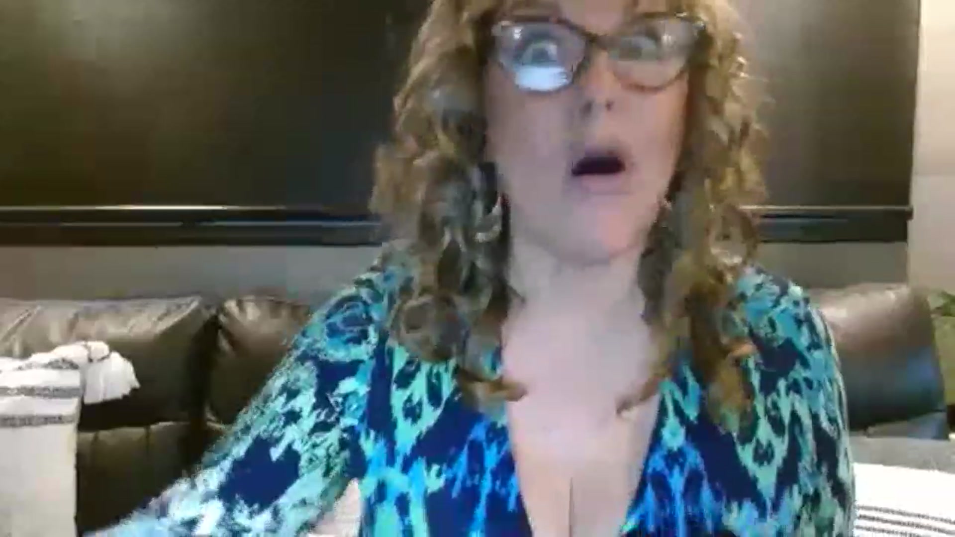 Gallery image thumbnail from boringmom's myfreecams stream on, 12/07/2022, 18:43 image 19 of 20