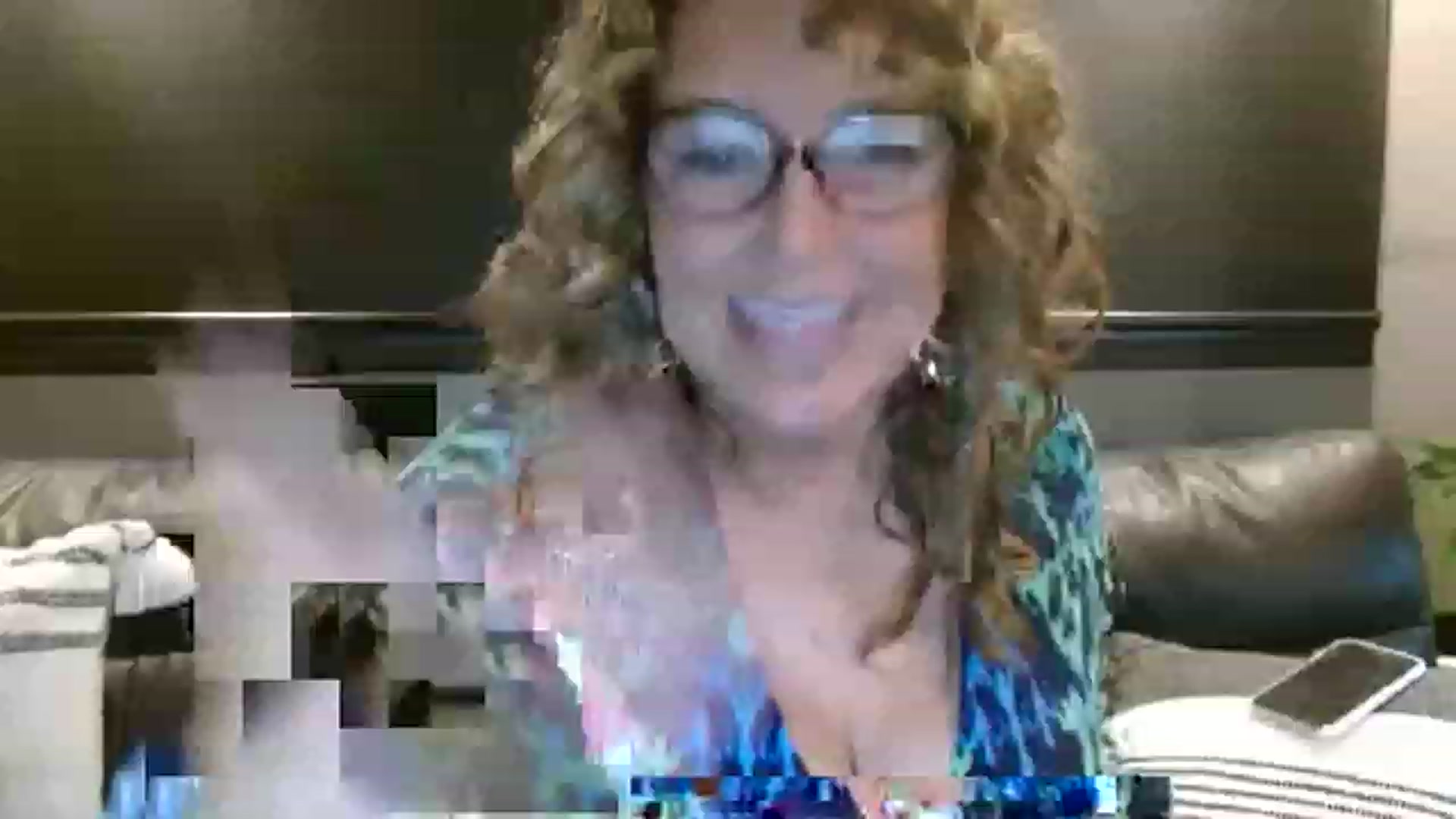 Gallery image thumbnail from boringmom's myfreecams stream on, 12/07/2022, 18:43 image 6 of 20