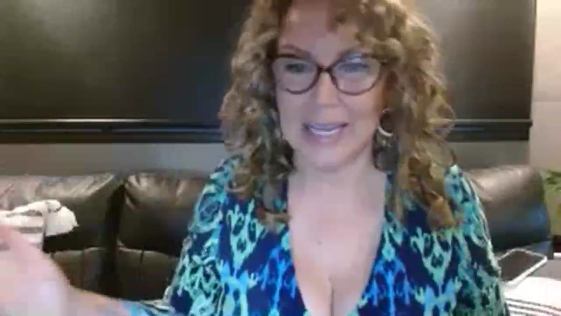Gallery image thumbnail from boringmom's myfreecams stream on, 12/07/2022, 18:43 image 11 of 20