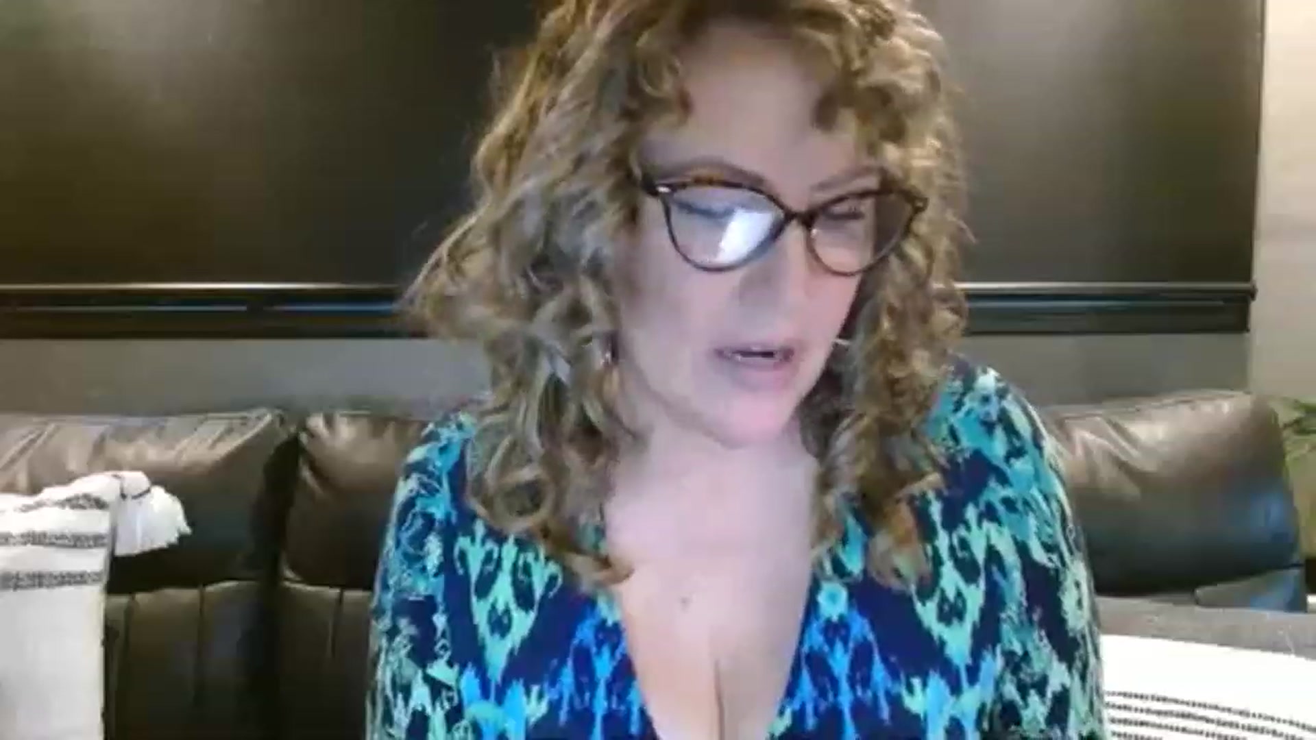 Gallery image thumbnail from boringmom's myfreecams stream on, 12/07/2022, 18:43 image 17 of 20