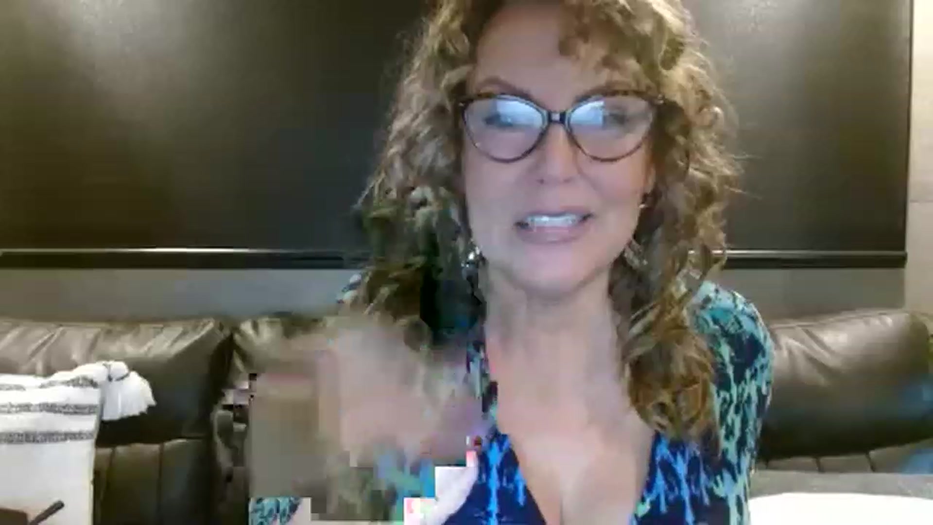 Gallery image thumbnail from boringmom's myfreecams stream on, 12/07/2022, 19:16 image 10 of 20