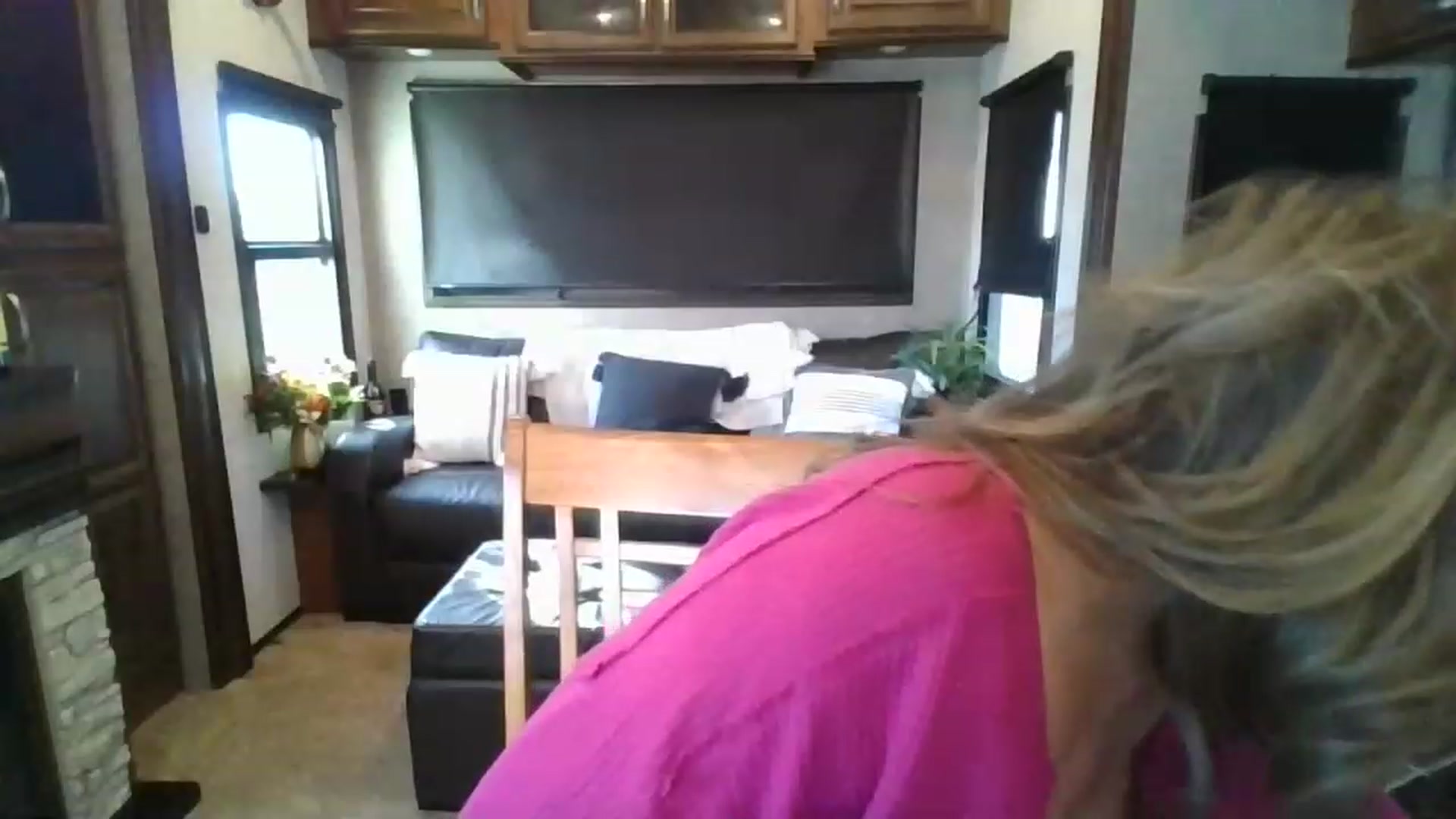 Gallery image thumbnail from boringmom's myfreecams stream on, 12/15/2022, 19:58 image 15 of 20