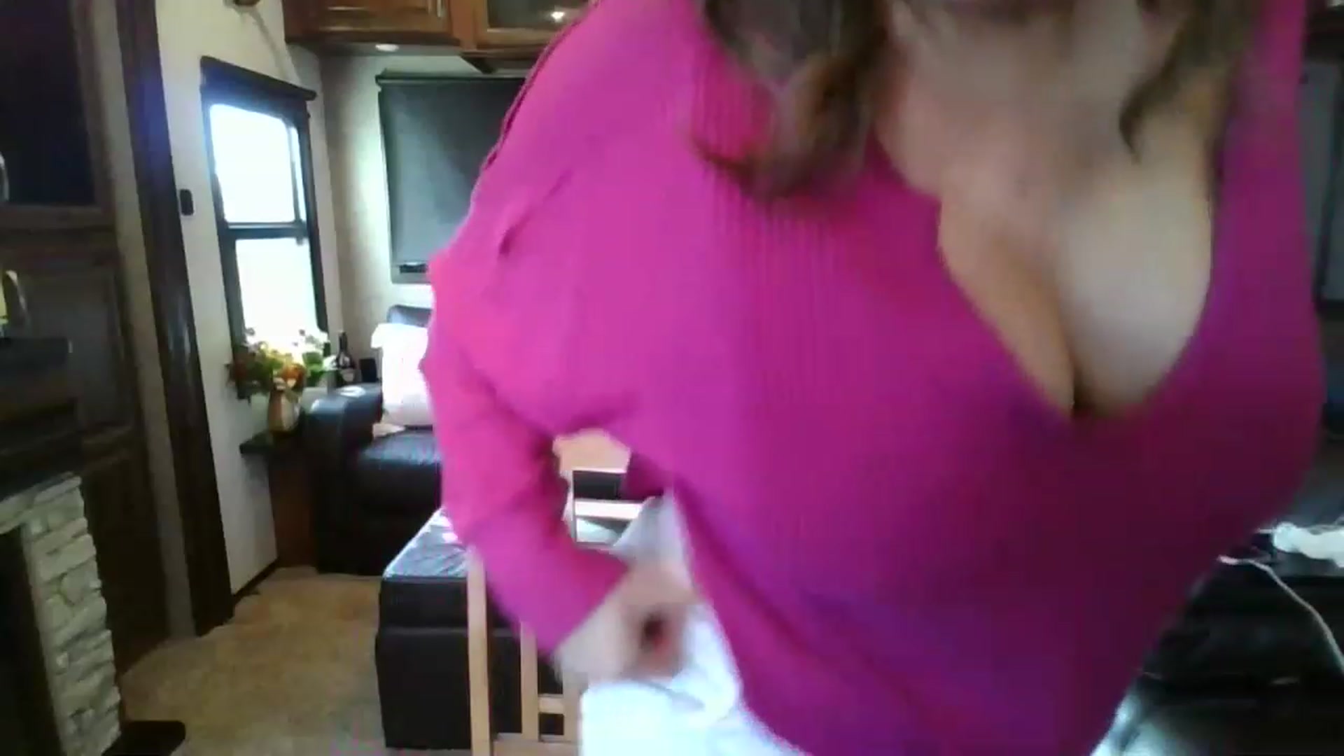 Gallery image thumbnail from boringmom's myfreecams stream on, 12/15/2022, 19:58 image 14 of 20